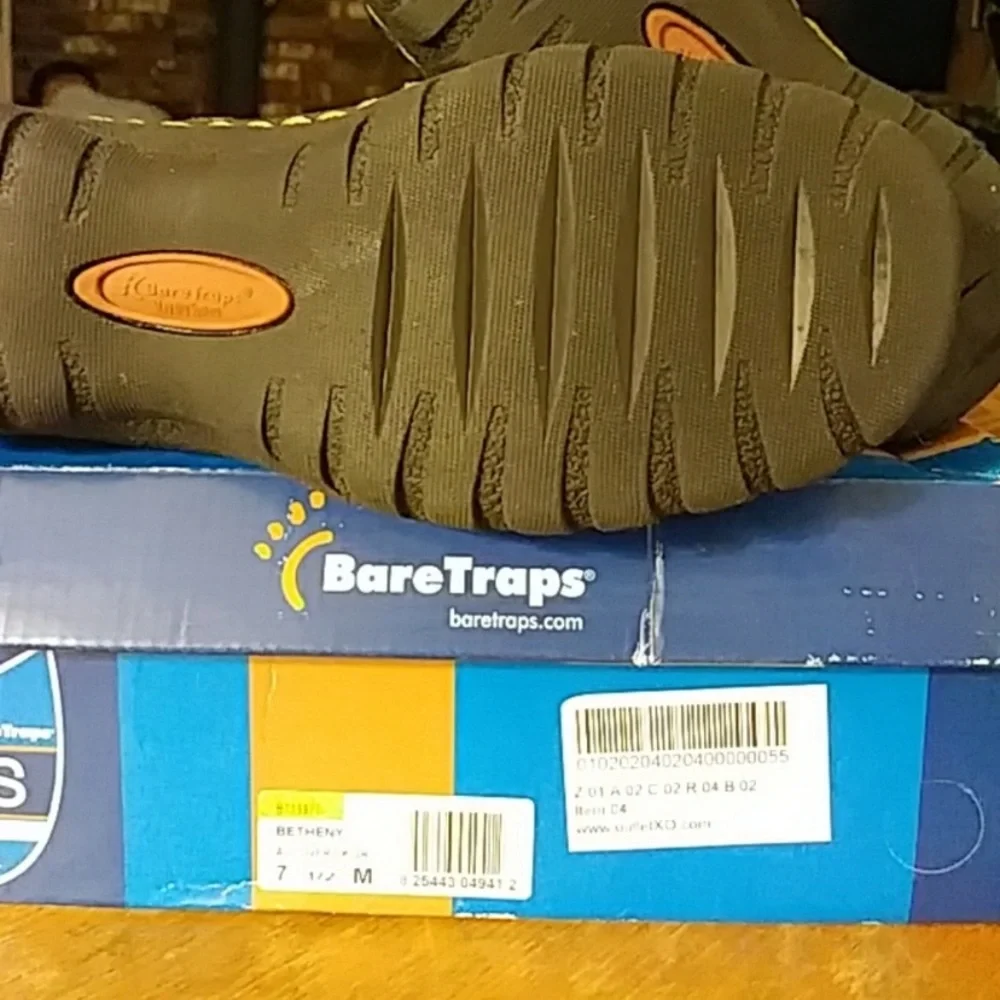 New Warm BareTraps Lace-Up Faux Fur Boots in the box Ready for Winter - Picture 6 of 8